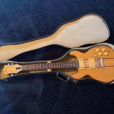 8210 • orlando electric guitar with hard case