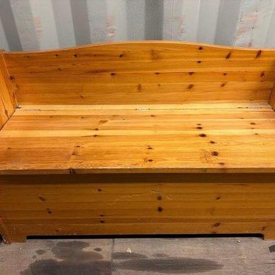 6604 • wooden bench with storage