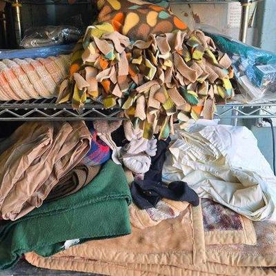 3536 • blankets, socks, gloves, & sheets