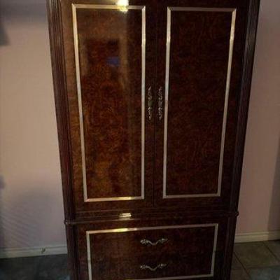 7500 • vintage armoire
