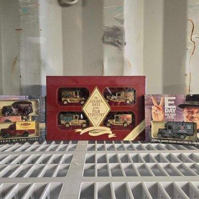 4042 • (3) sets of lledo die cast model cars