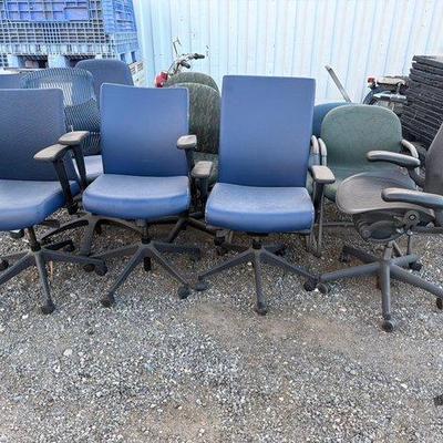 80020 • 13 office and lobby chairs