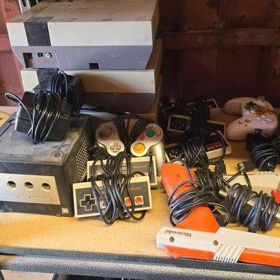 6040 • (3) nes game consols, (5) nes control & more