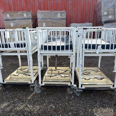81008 • 3 hard mfg co adjustable cribs