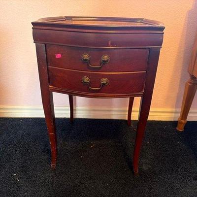 7506 • vintage side table