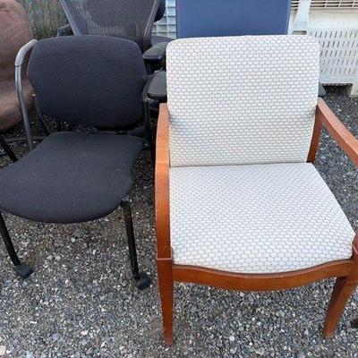 80022 • 13 office and lobby chairs