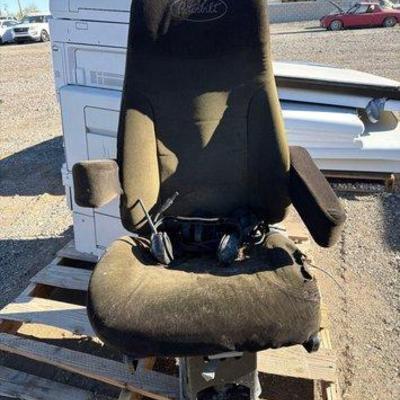 81030 • peterbilt driver seat with air controls