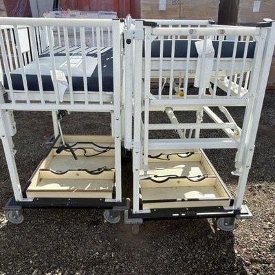 81010 • 2 hard mfg co adjustable cribs