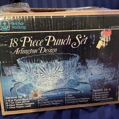 Anchor Hocking Arlington Design 18-Piece Punch Bowl Set – Vintage – Original Box