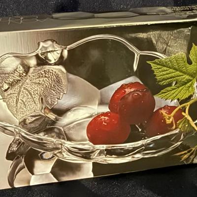 Studio Nova “Nature’s Harvest” Pressed Glass Fruit Bowl – 7” Grapevine Pattern – New in Box