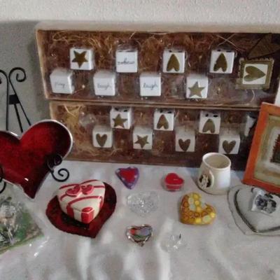 Heart-Themed Décor & Gift Lot – Ceramic, Glass, Framed Art, Trinkets & Display Pieces