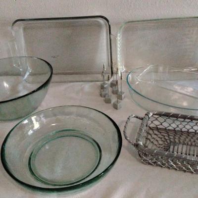 Clear Glass Bakeware & Kitchen Serving Lot – Bowls, Baking Dishes & Wire Basket