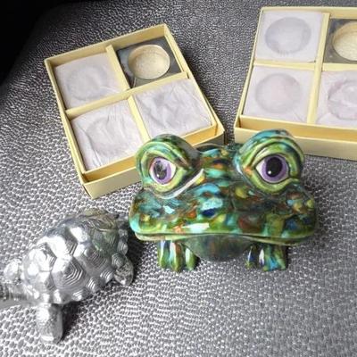 Decorative Lot – Metal Turtle Box, Set of 8 Metal Square Napkin Rings & Ceramic Frog Figurine