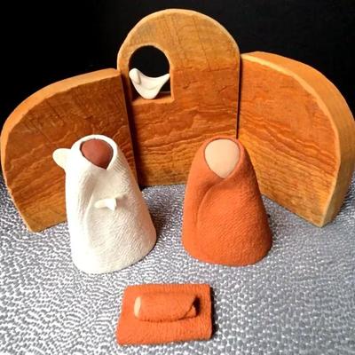 Peggy Klapheke Modern Nativity Set – Handcrafted Minimalist Ceramic Art with Wood Backdrop