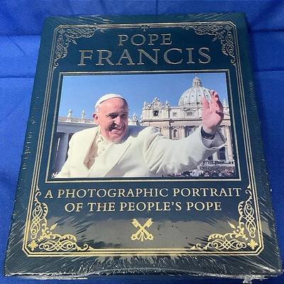 Easton Press Pope Francis Photographic Portrait SEALED