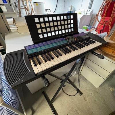 Yamaha PSR-73 portable keyboard synthesizer