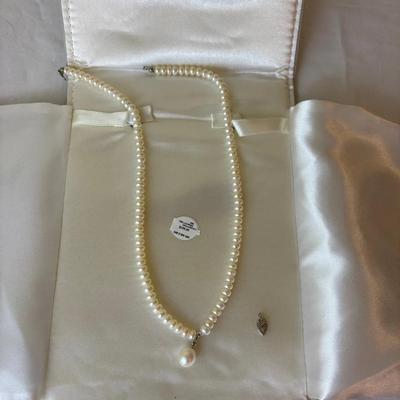 Cultured Pearl Necklace with 10K White Gold 