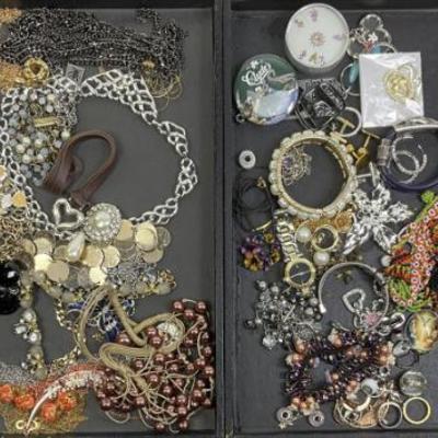 Sale Photo Thumbnail #778