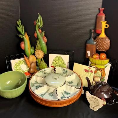 Collectible Kitchen Décor with Sexton Wall Pieces & Roseville Bowl