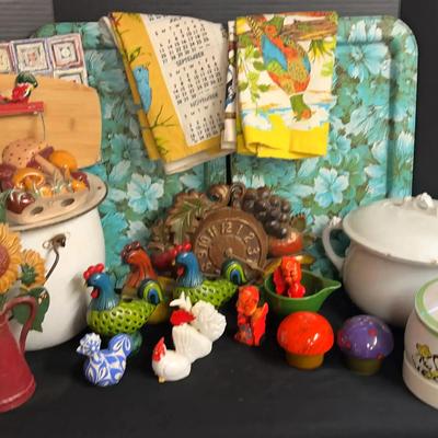 Vintage Kitchen & Collectible Décor Assortment