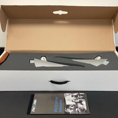 Pacific Miniatures Boeing 737-9 Executive Scale Model Plane