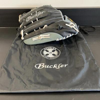 Buckler 13" Black Fielder's Glove with Carry Bag