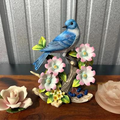 Andrea by Sadek porcelain bluebird figurine W/ “Napoleon Italy” Rose Pieces 