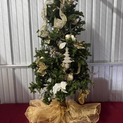 Faux Christmas w/real wood base/trunk 