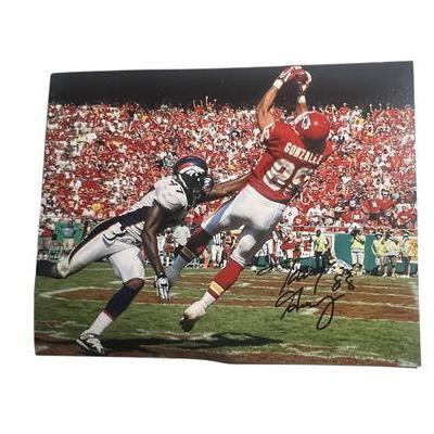 Lot 071  
Tony Gonzalez Signed Photo