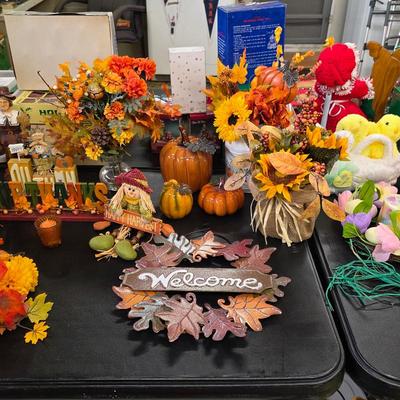 Sale Photo Thumbnail #17: Fall and Halloween decorations