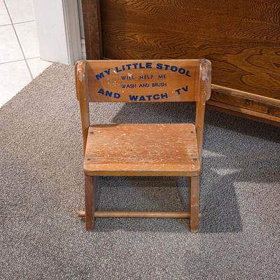 Sale Photo Thumbnail #127: Vintage children's chair