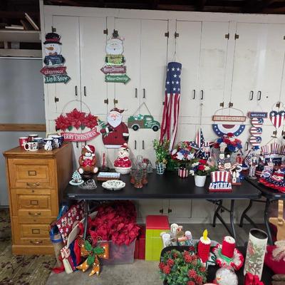 Sale Photo Thumbnail #6: Huge collection of seasonal and holiday decorations and decor