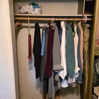 Sale Photo Thumbnail #96: Clothing, shoes, purses, and accessories