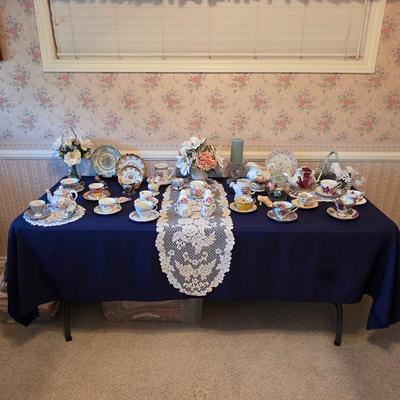 Sale Photo Thumbnail #83: Fine china and vintage porcelain