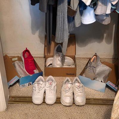 Sale Photo Thumbnail #97: Clothing, shoes, purses, and accessories