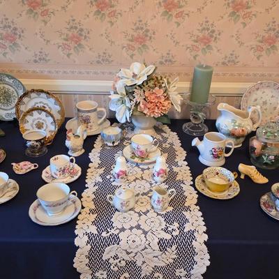 Sale Photo Thumbnail #85: Fine china and vintage porcelain