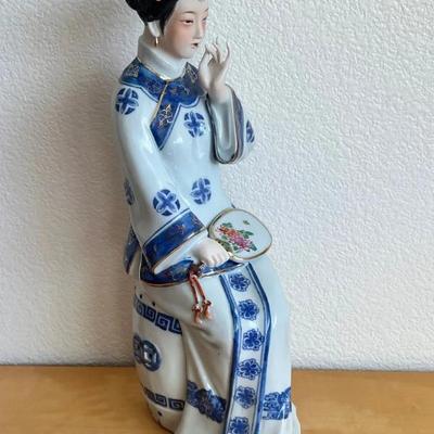 HKF327- Beautiful Fine Ceramic Chinese Sitting Lady 
