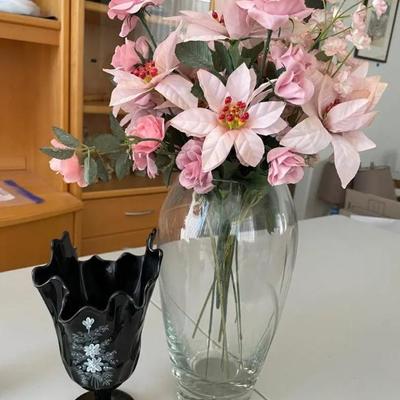 HKF067 - Two Stylish Vases For Your Decor!