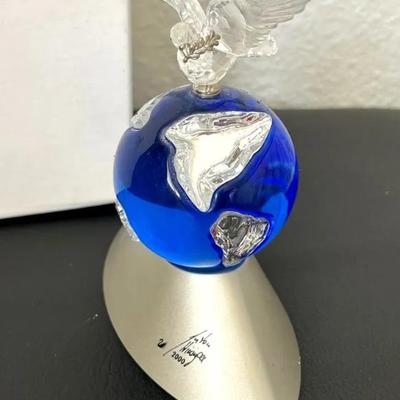 HKF257- Swarovski Crystal Collectibles- “2000 Peace On Earth” 