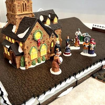 HKF266- Dickens Village “Knottinghill Church” W/ Accessories 