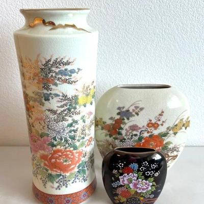HKF207- Set Of Vintage Japanese Vases 