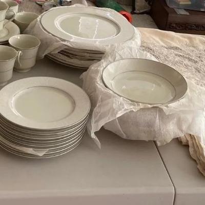 HKF157 - A Collection Of Momoyama Fine China & 2 Beautiful Tablecloths 