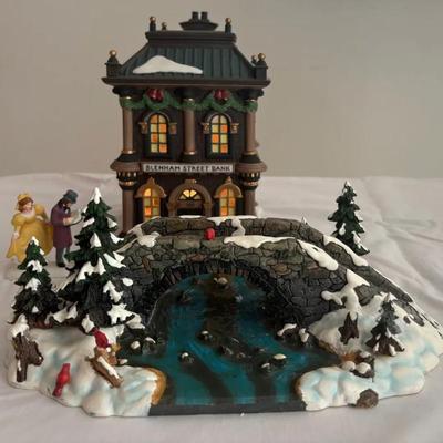 HKF247 Heritage Village Collection Blenhem Street Bank With A Bridge 