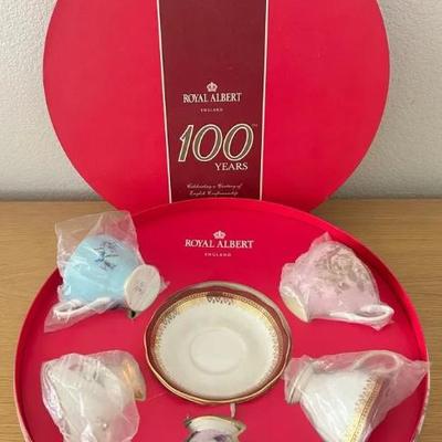 HKF116 - Royal Albert Tea Cup Set