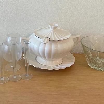 HKF216 - Elegant Serving Set Bundle-Tureen, Glasses , Salad Bowl