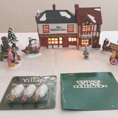 HKF262 Dickens Village Series Holiday Decor