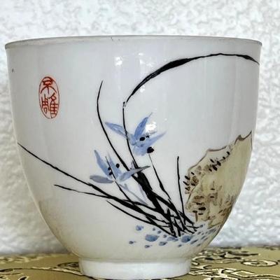 HKF324- Vintage 20th Century Eggshell Porcelain Teacup