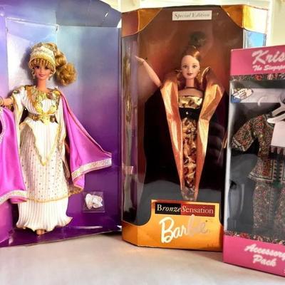 HKF193- 1990’s Barbie Collection With Accessories 