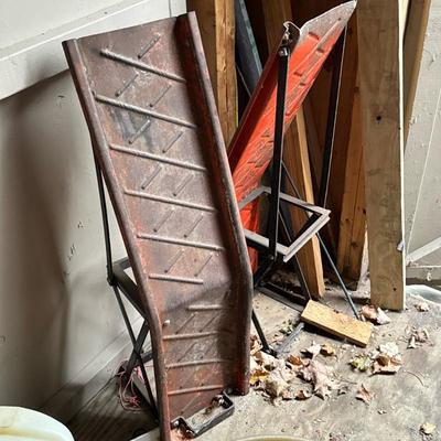 VEHICLE TREAD RAMPS | For servicing Dimensions: h. 9 x l. 35 in
