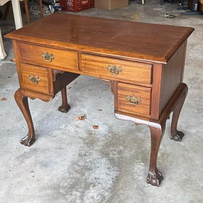 CHIPPENDALE STYLE KNEEHOLE DESK | Features ball-and-claw feet and cabriole legs. Dimensions: h. 30 x w. 36 x l. 20 in
